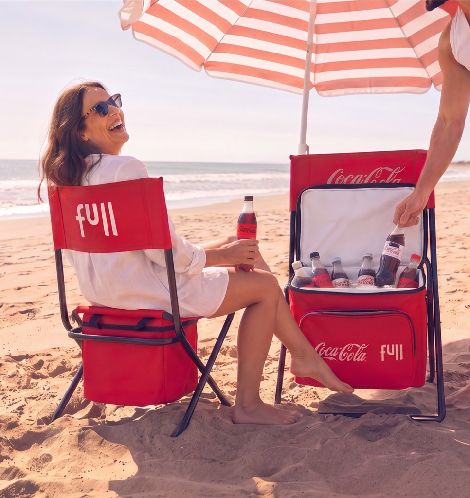 Silla plegable con conservadora FULL y Coca-Cola